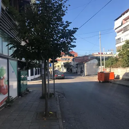 Studenti 酒店 地拉那